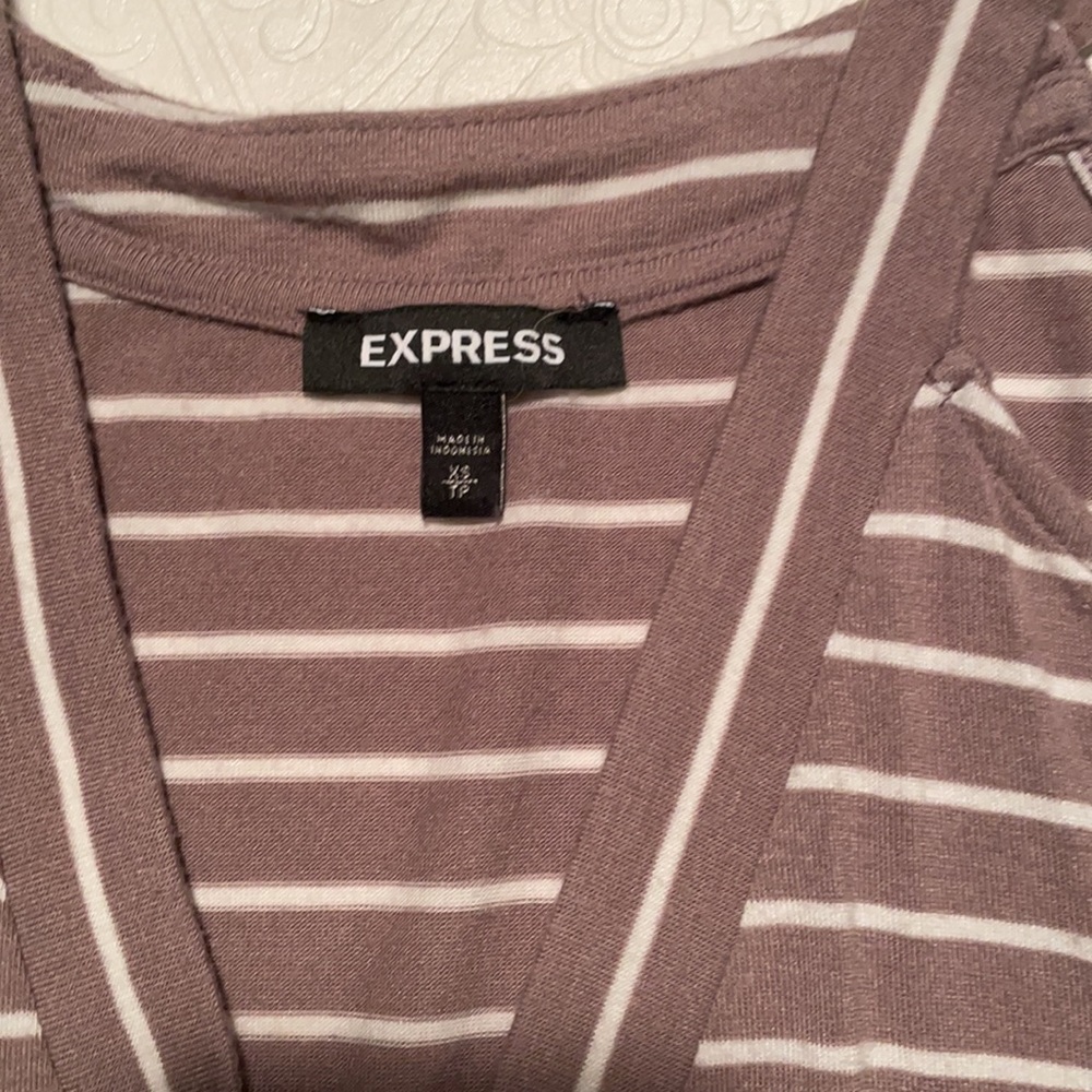 Express cold shoulder top - Picture 2 of 4